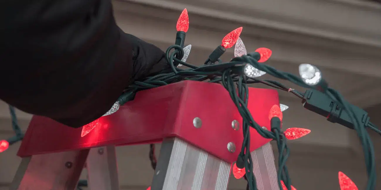 chrismas light installation and removal